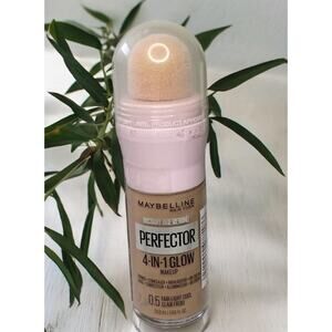 Maybelline Instant Age Rewind Perfector 4-In-1 Glow Makeup 0.5 Fair Light Cool